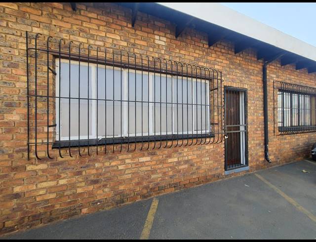 59M² BUSINESS FOR SALE IN VANDERBIJLPARK CE